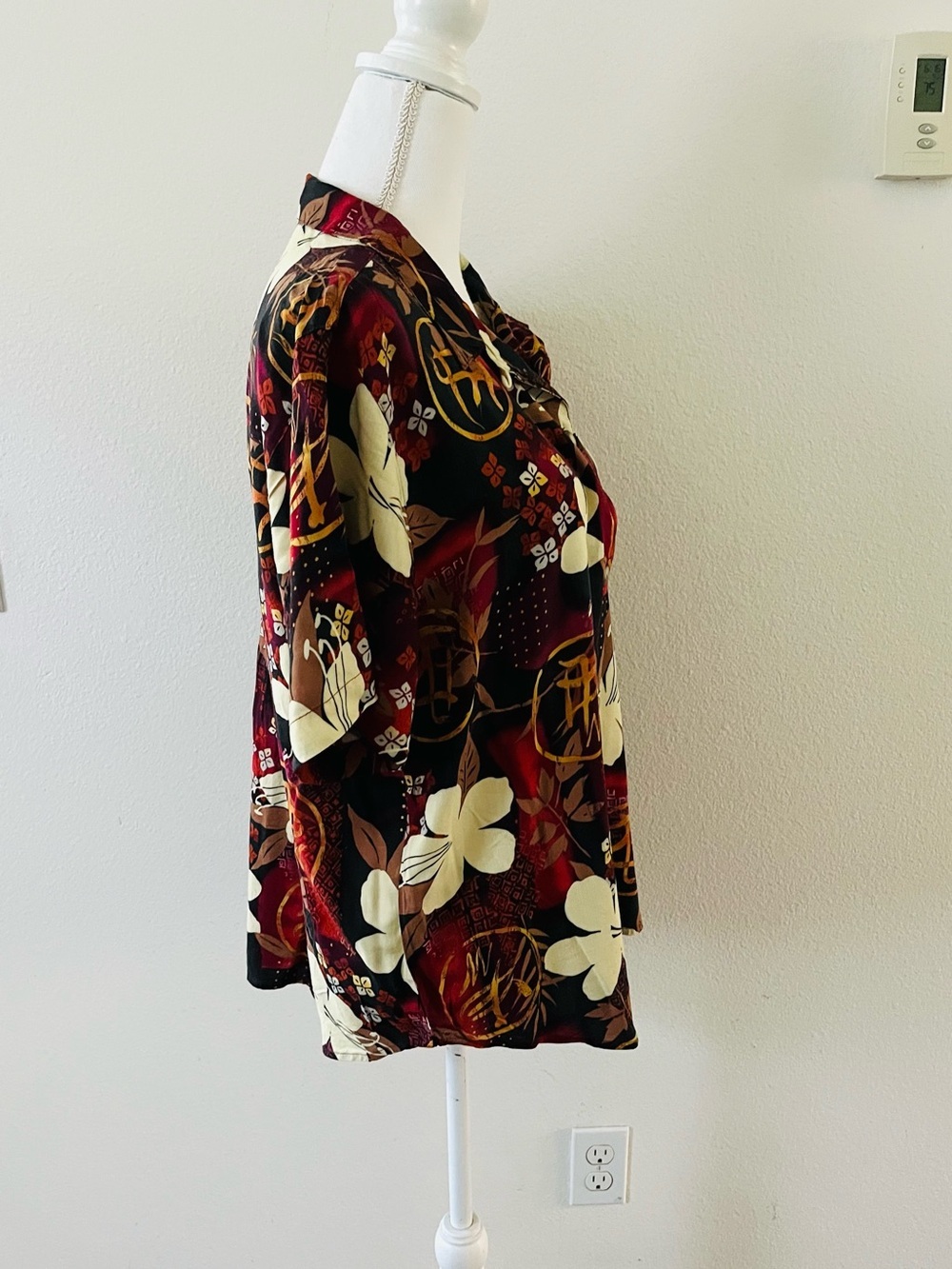 Women's Short Sleeve Floral Button-Up Top in Burgundy and Cream - Picture 3 of 8